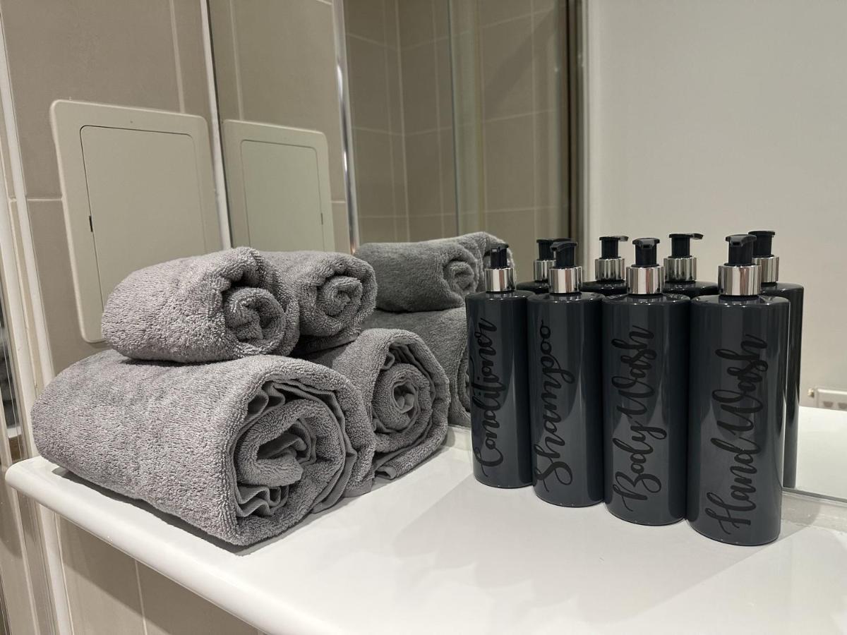 Modern, Large Independent Room With En-Suite Bathroom In Private Owned Apartment Лондон Екстер'єр фото