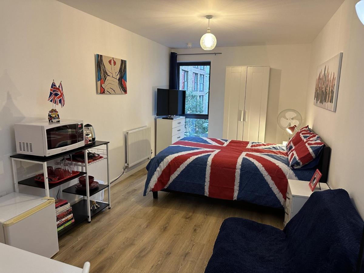 Modern, Large Independent Room With En-Suite Bathroom In Private Owned Apartment Лондон Екстер'єр фото